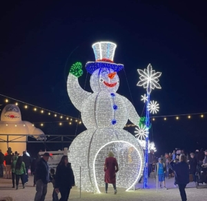 Masson / Jubilee Decor Fiberglass oversized walk thru Snowman- MainStreet Designs Inc