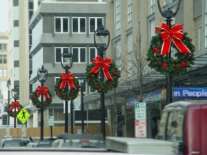 Carpenter-pole mount-wreaths-and bows- MainStreet Designs Inc