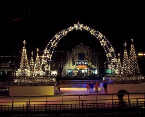 Carpenter Decoratuing Outdoor holiday Decor- MainStreet Designs Inc