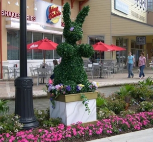 R&K 3D Decorations - bunny at outdoor mall